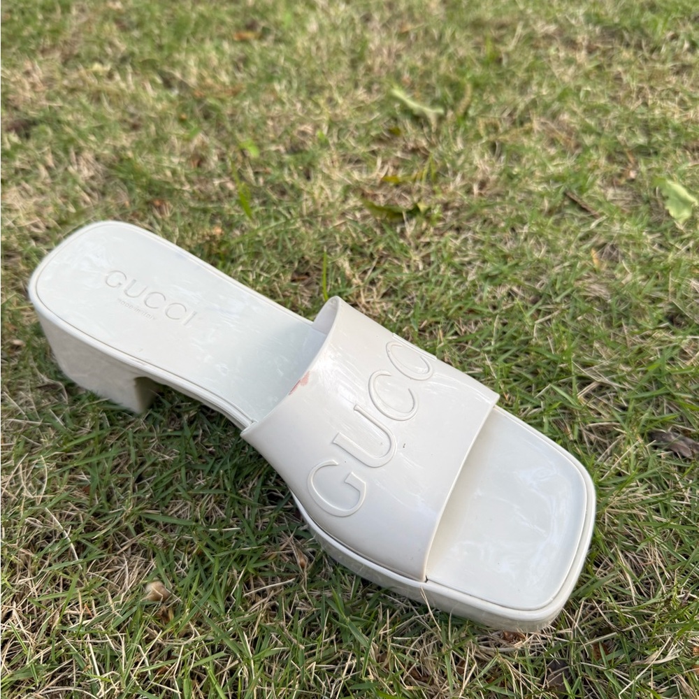 Women's GUCCI white Glossy Rubber Block Heel Slide Jelly Sandals Sz EU 40 - Picture 4 of 13